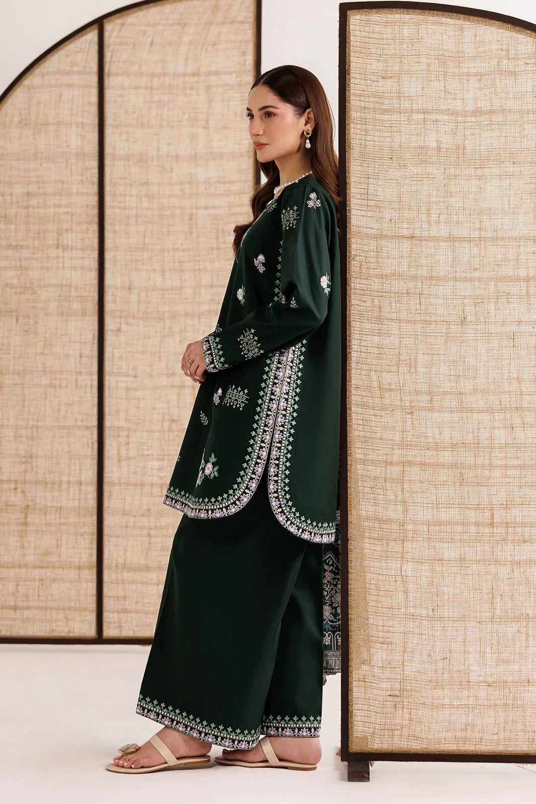 Dark green embroidered 3-piece kurta|E164