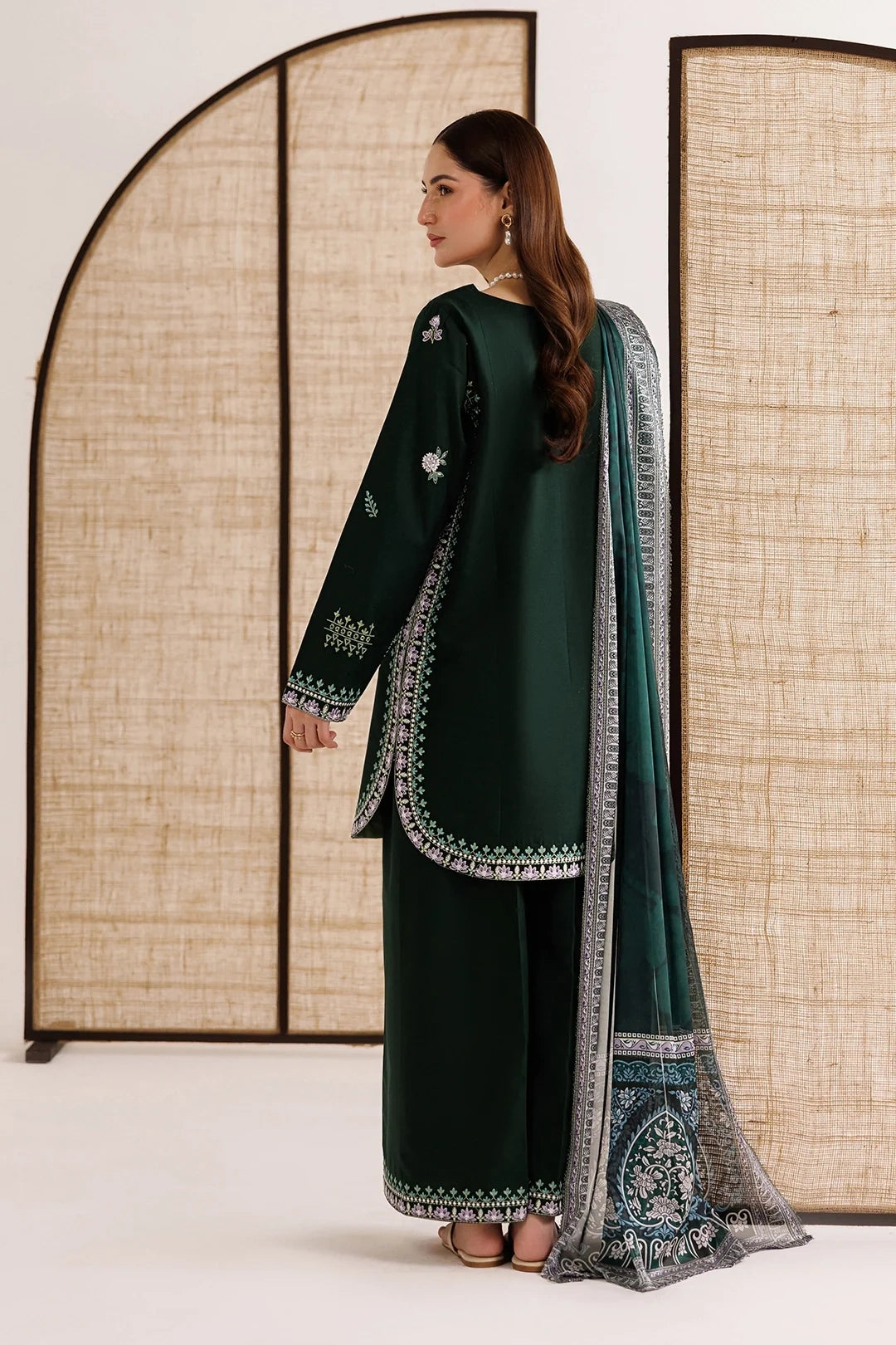 Dark green embroidered 3-piece kurta|E164