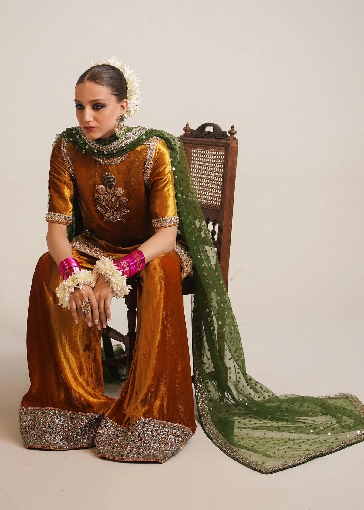 Luxury Embroidered Velvet 3-Piece Suit with Chiffon Dupatta|E154