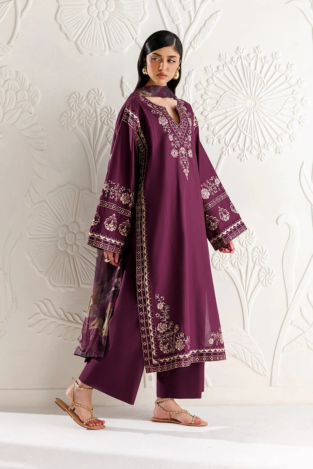 Iznik Dhanak Collection|E146