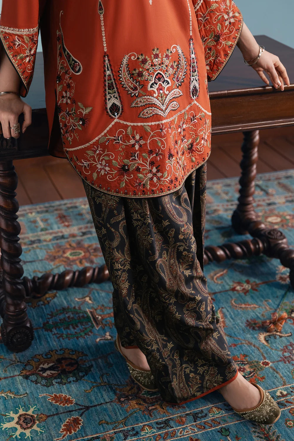 Viral Ethnic Embroidered 2-Piece Dhanak Suit|E171