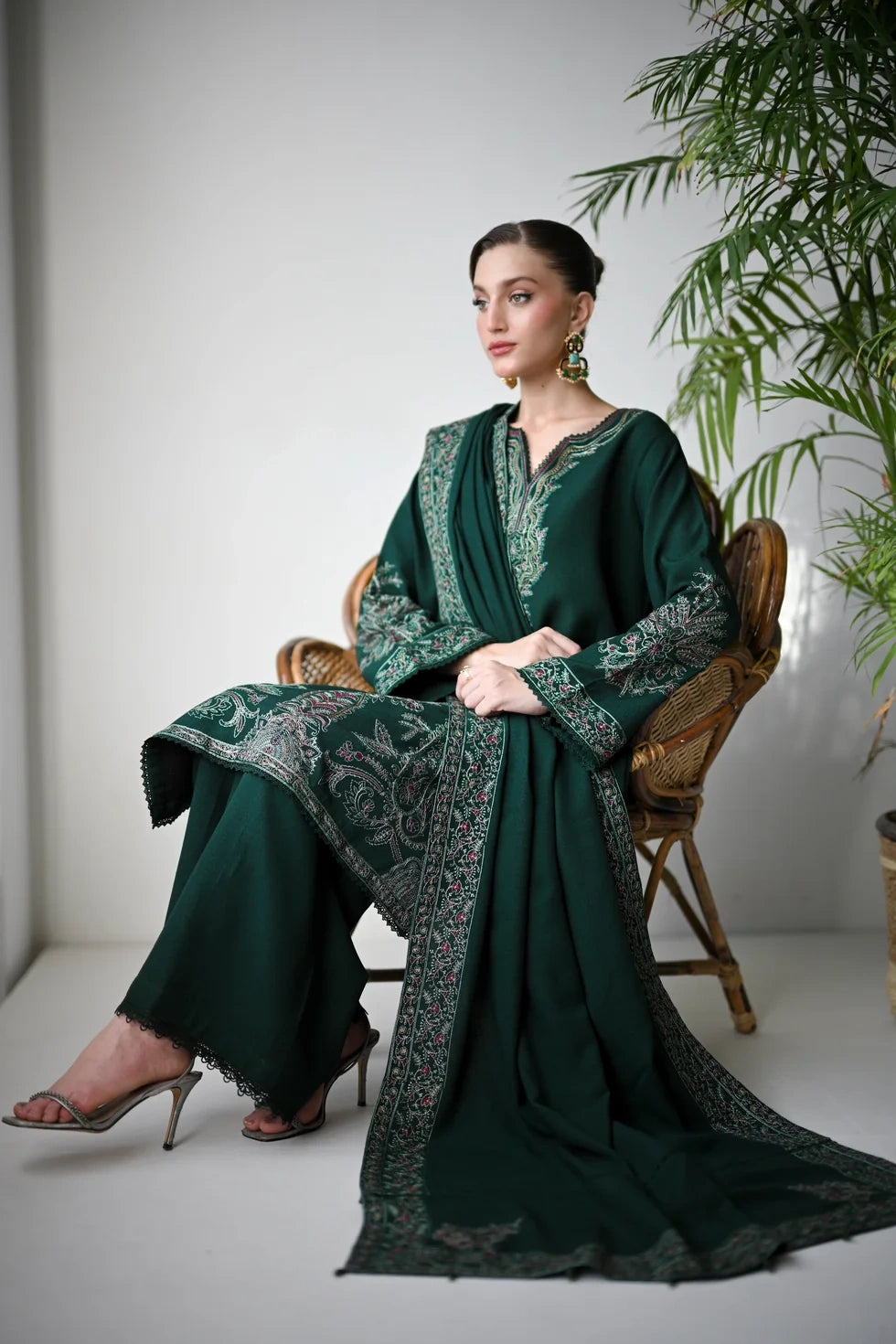 Deep emerald green|E131