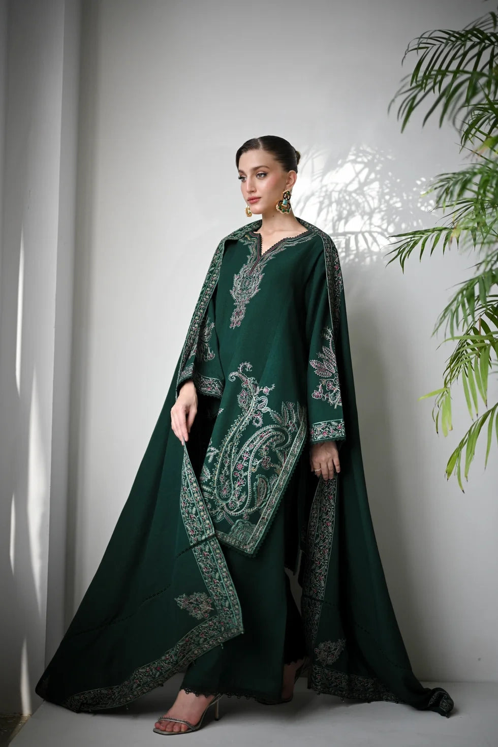 Deep emerald green|E131