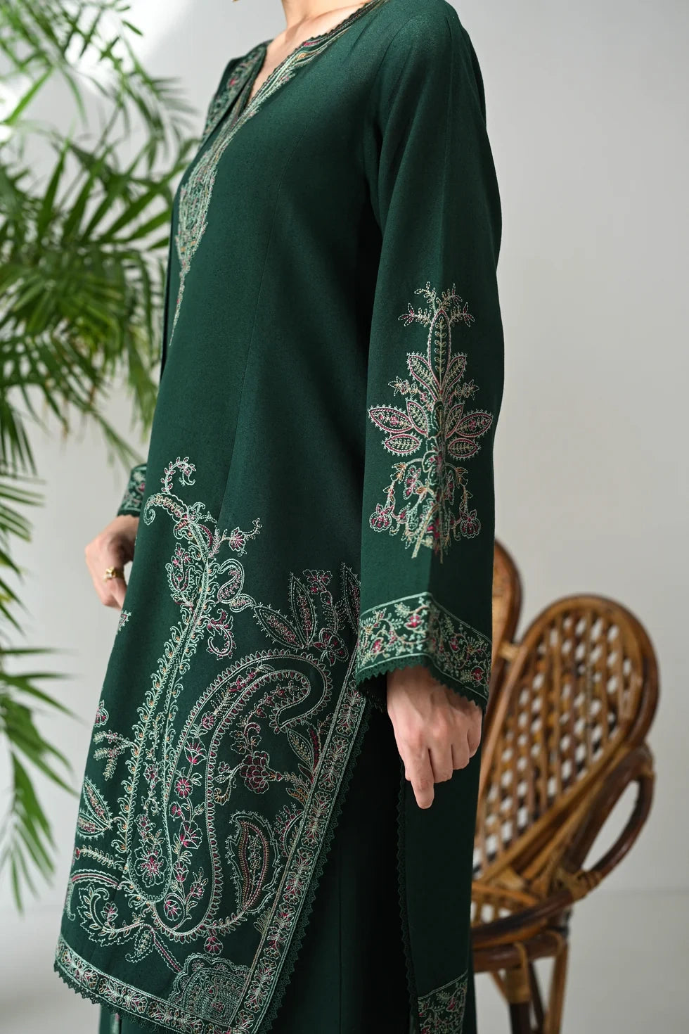 Deep emerald green|E131