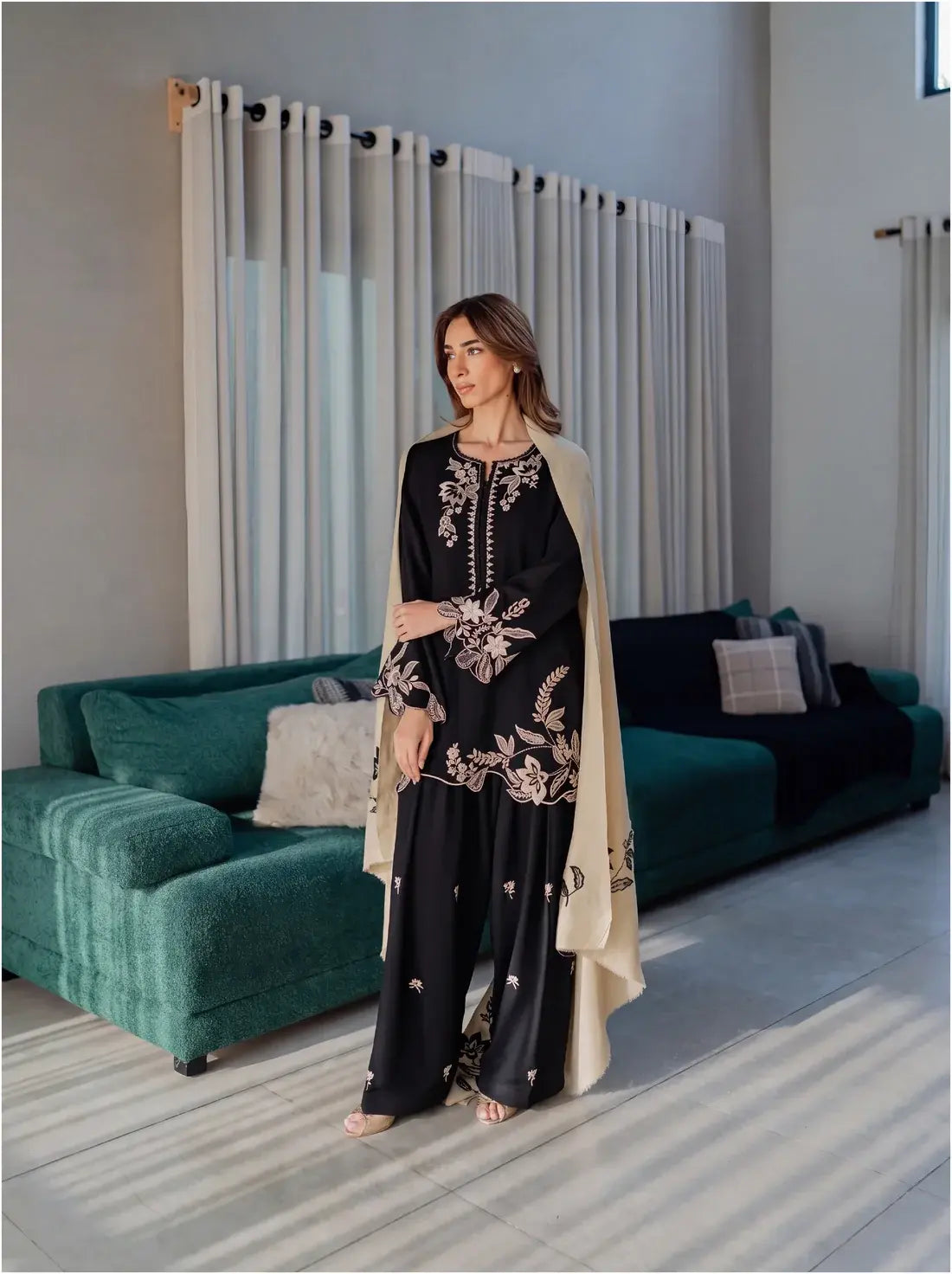 Black 3-piece embroidered Dhanak Stuff-E128