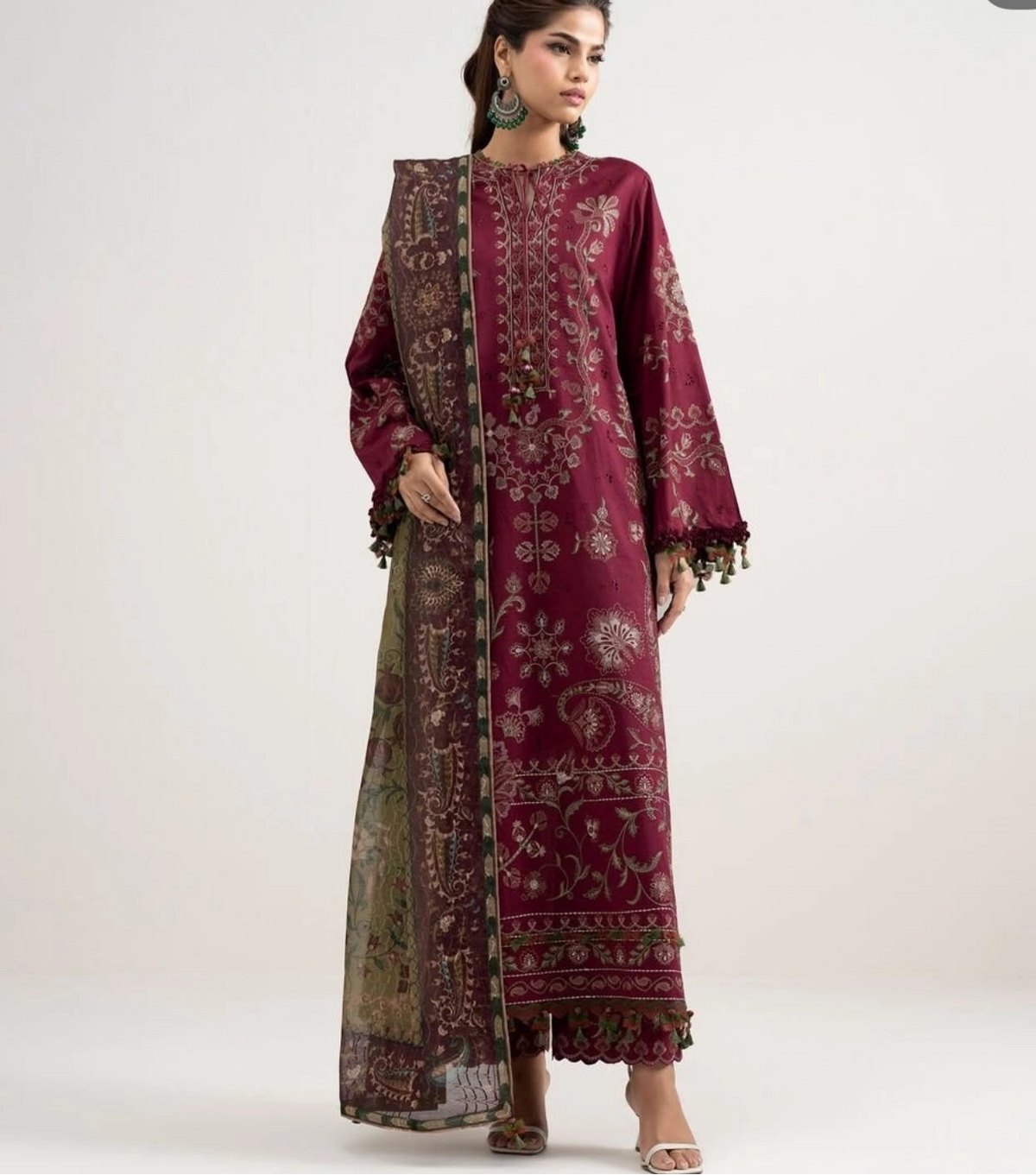 Sapphire maroon  3-piece embroidered |E147