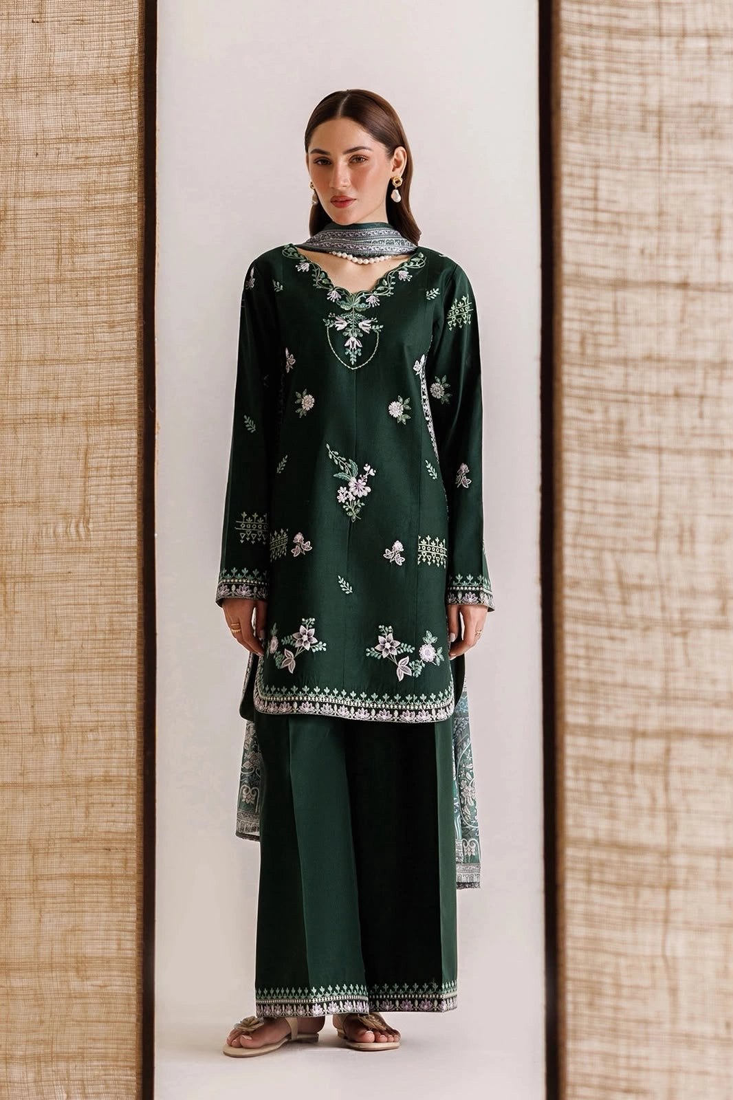 Dark green embroidered 3-piece kurta|E164